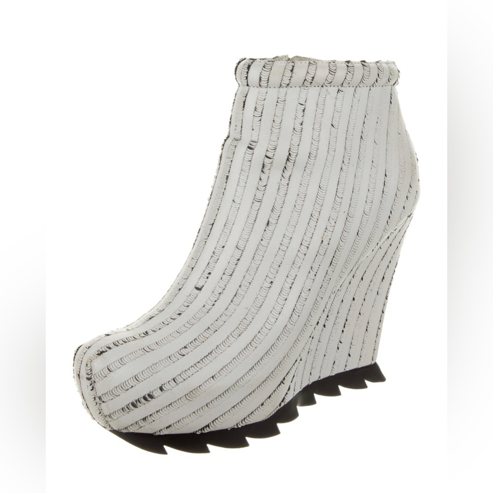 Camilla Skovgaard Saw Sole Leather Wedge Ankle Booties Size 9.5 Laser White